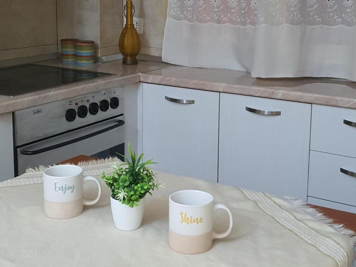 Alle'S M Shyri Studio Apartment Tirana Extérieur photo