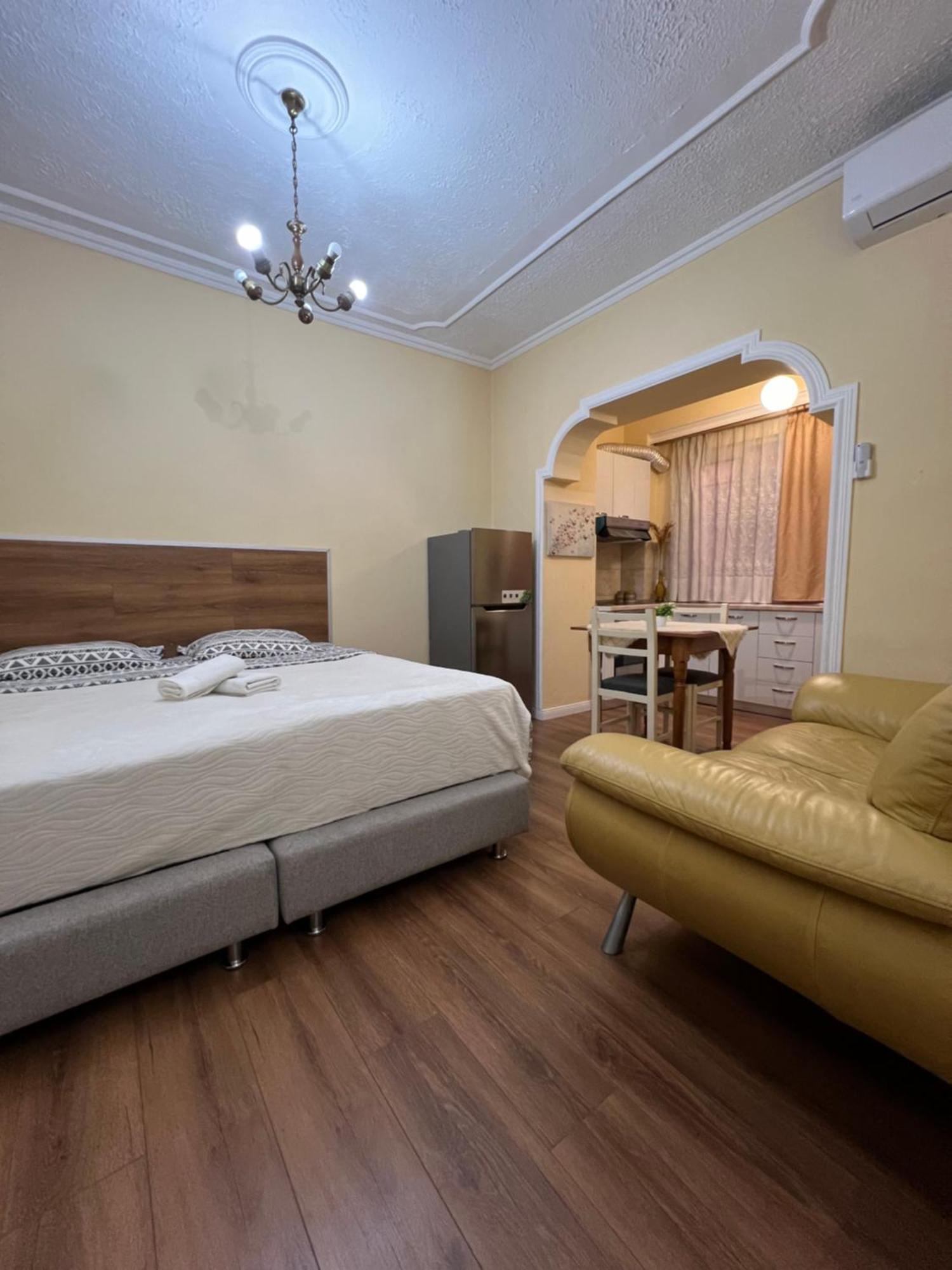 Alle'S M Shyri Studio Apartment Tirana Extérieur photo